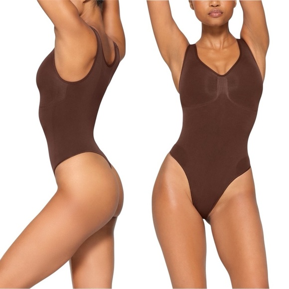 SKIMS Seamless Sculp Scoop Neck Thong Bodysuit in Cocoa - Picture 1 of 12